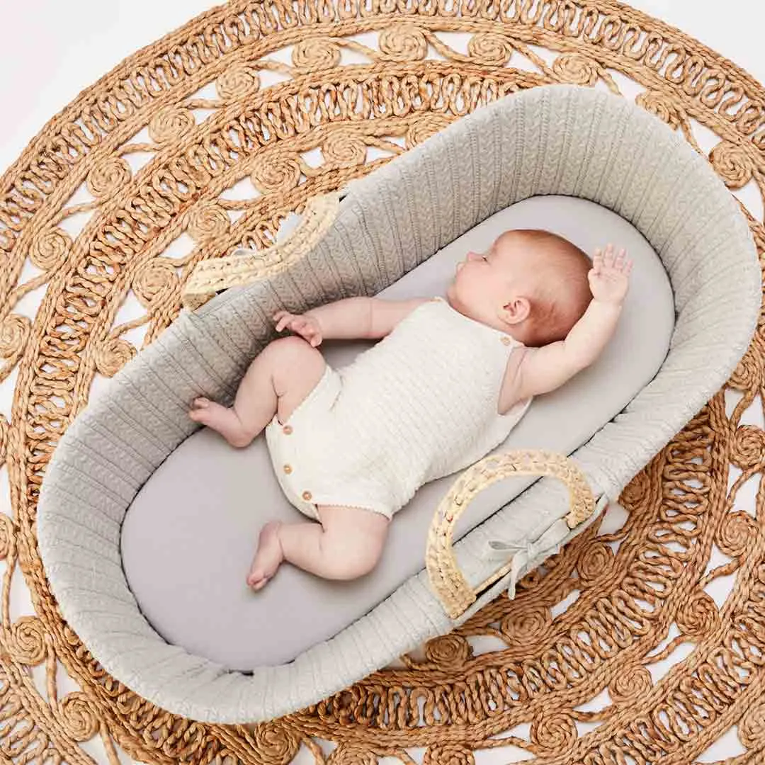 The Little Green Sheep Organic Knitted Moses Basket   Stand Bundle