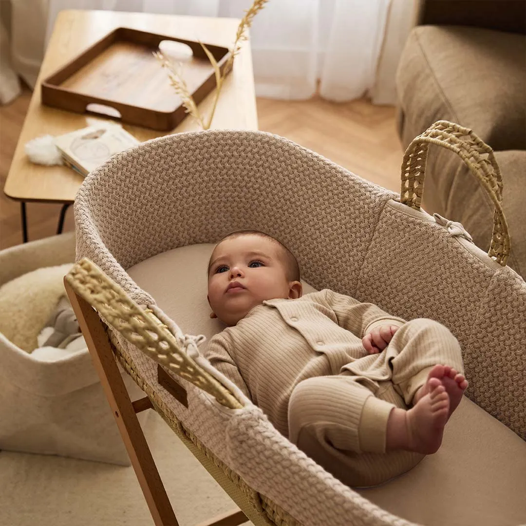 The Little Green Sheep Organic Wheat Knit Moses Basket   Mattress - Truffle